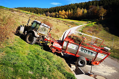 Pöttinger Ladewagen mit Zwillingsbereifung